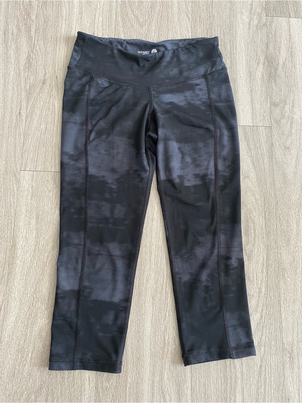 Old Navy Active Black and Gray Capri Leggings Women’s Small